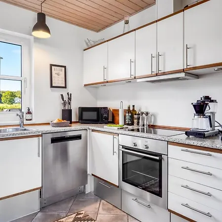 Alli - 100m From The Sea By Interhome