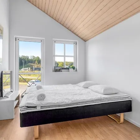 Alli - 100m From The Sea By Interhome *