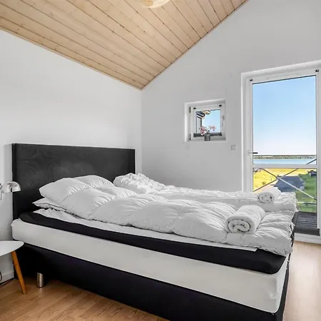 Alli - 100m From The Sea By Interhome *
